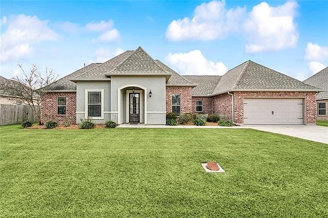 1st image of 40186 Crestwood Ln