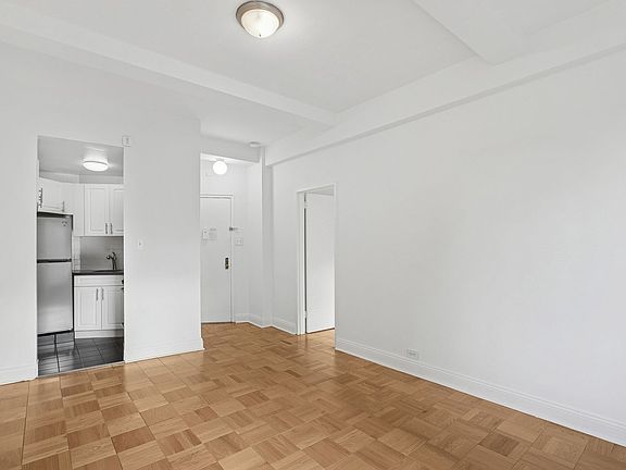 5th image of 160 W 71st St APT 7U