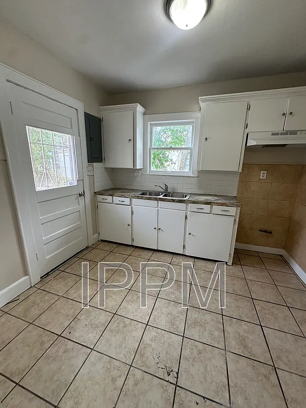 3 bed, 2.0 bath, 847 sqft, $900 — Photo 4