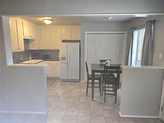 5th image of 609 San Saba Ct