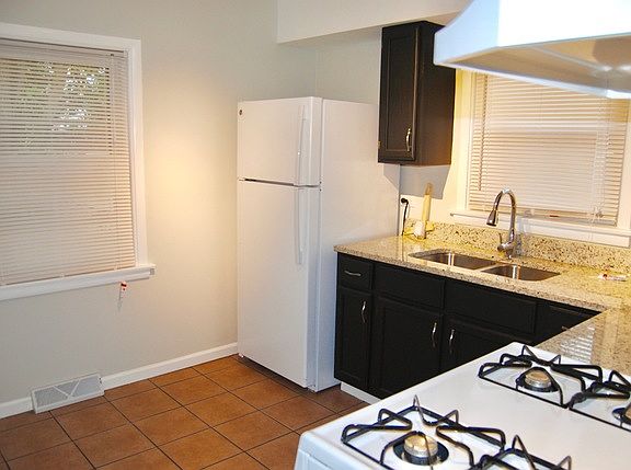 4th image of 13952 S Tracy Ave