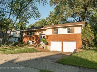 718 N Glenn Dr, Palatine, IL 60074