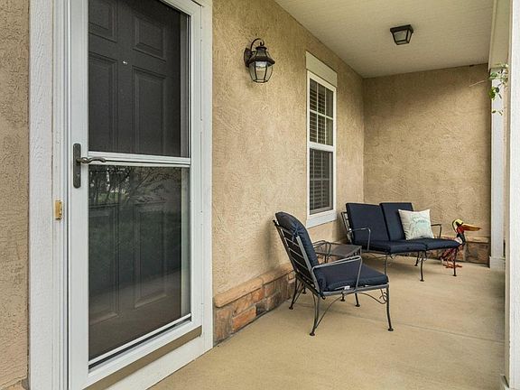 5th image of 682 Collingwood Dr
