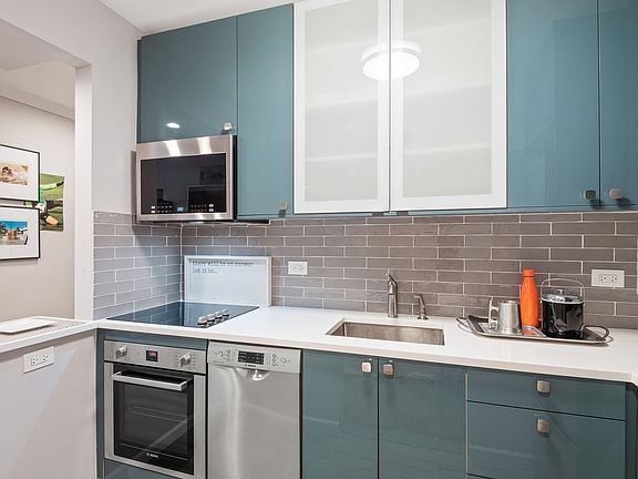 4th image of 176 E 71st St #3A