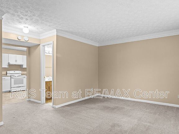 3rd image of 375 Dixie Ct