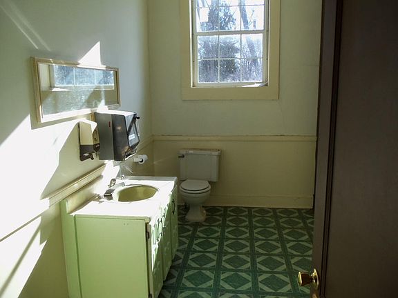 4th image of 83 Euclid Ave