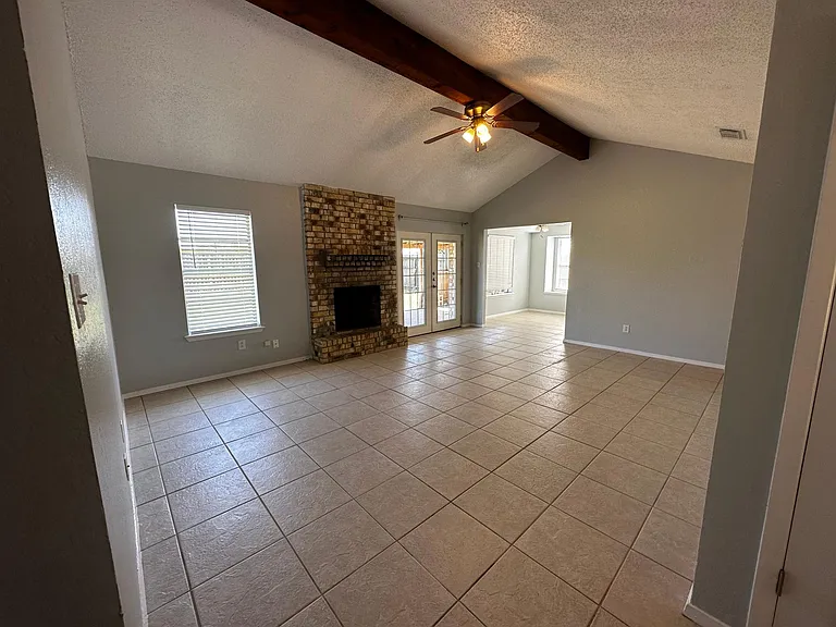 214 Portsmouth Dr — Photo 4