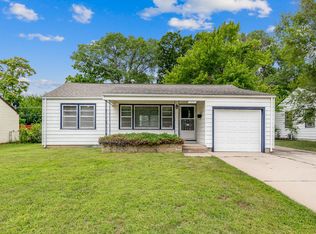 1831 S Roanoke Dr, Wichita, KS 67218
