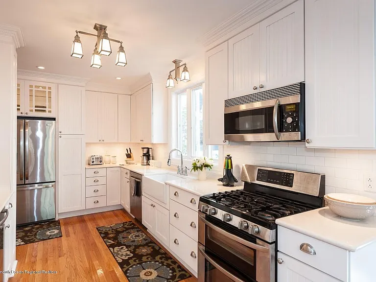 21 Surf Ave — Photo 9