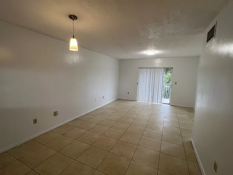 11309 SW 200th St — Photo 3