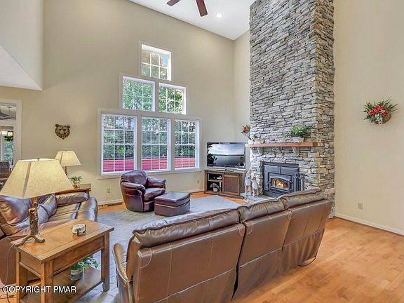4th image of 203 Wild Pines Dr