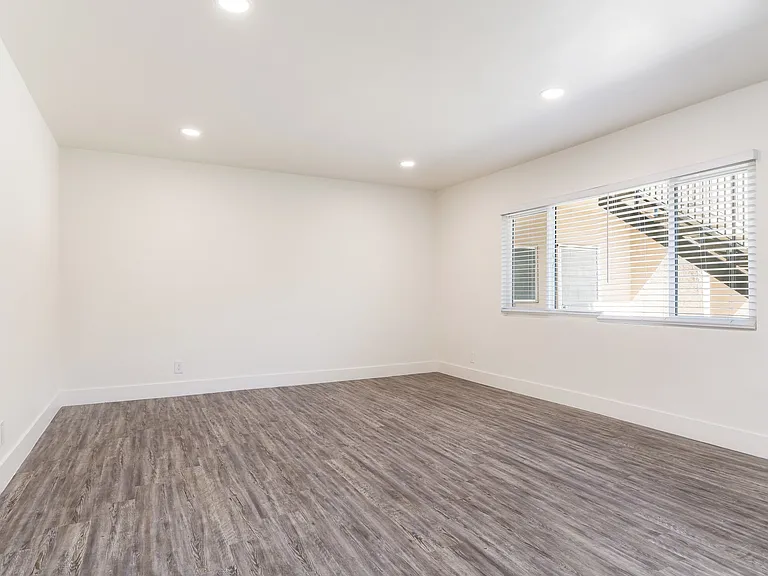 Aurora Vista Apartments — Photo 12