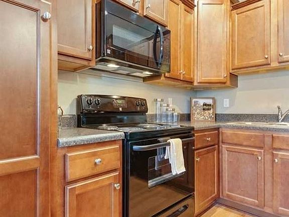 4th image of 2212 Cedarbrook Ct