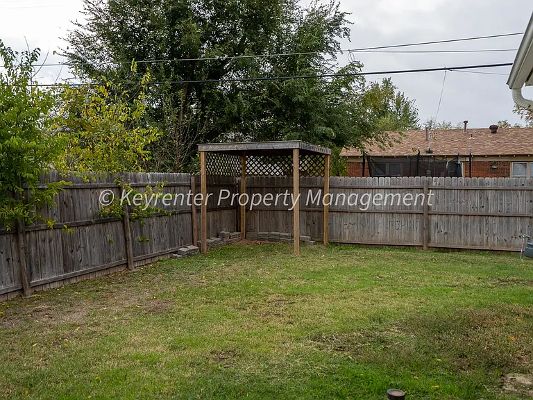 1622 W Britton Rd — Photo 4