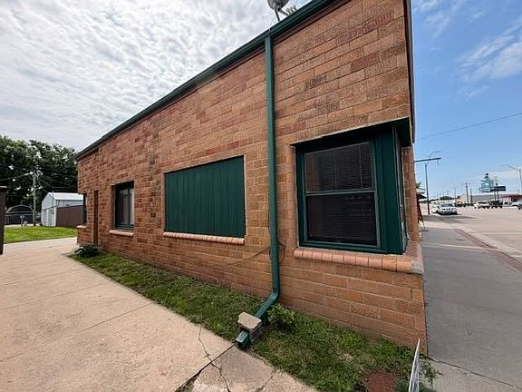2nd image of 716 6th St