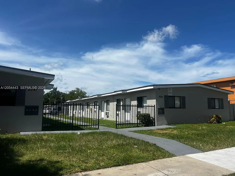 2081 NW 30th St #4