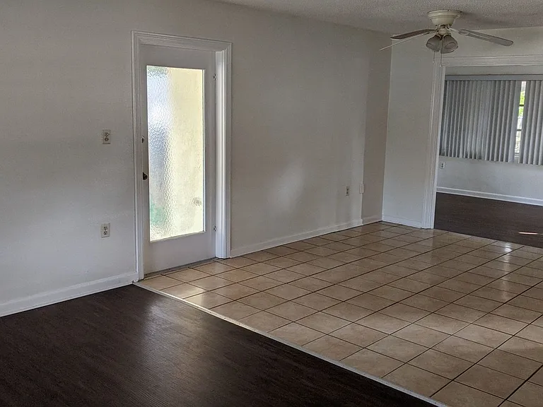601 N Center St — Photo 2
