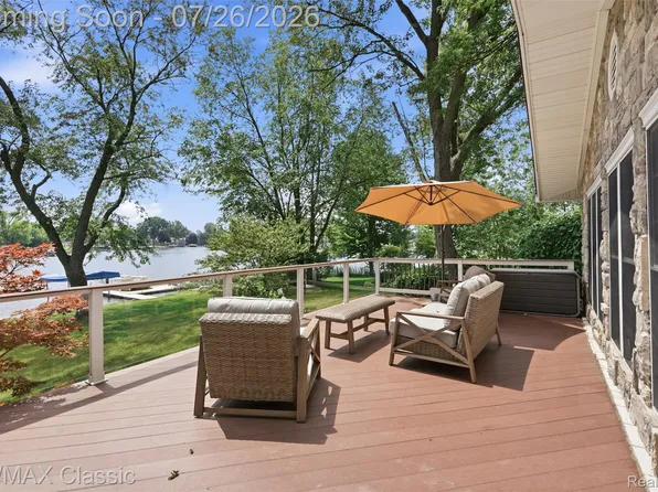 3500 Raftwood Dr, Commerce Township, MI 48382