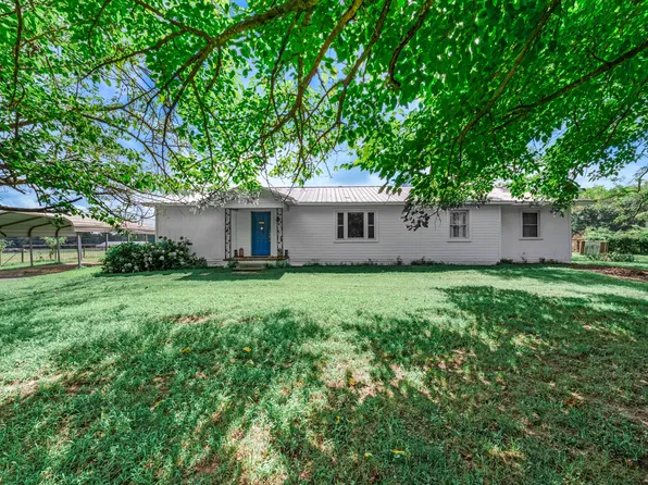 909 County Road 3055 SW, Saltillo, TX 75478