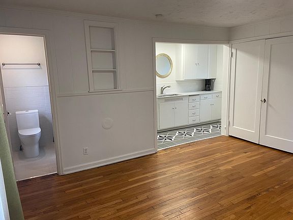 2nd image of 1627 W 1st Ave