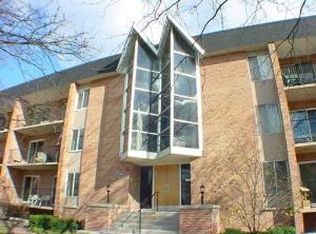 1060 N Mill St APT 312, Naperville, IL 60563