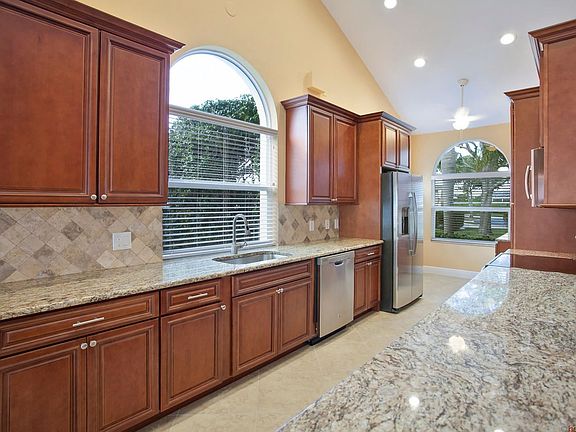 3rd image of 2335 Cypress Tree Cir