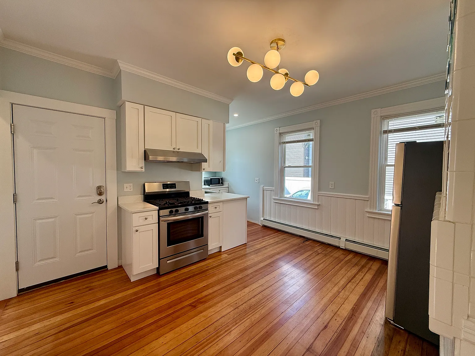 3 bed, 1275 sqft, $3,150 — Photo 1