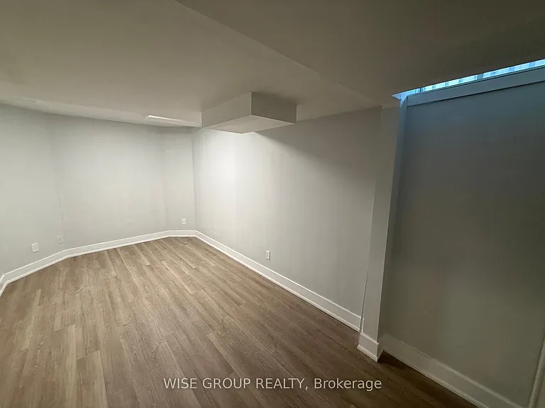 55 Purdy Cres #BASEMENT — Photo 6
