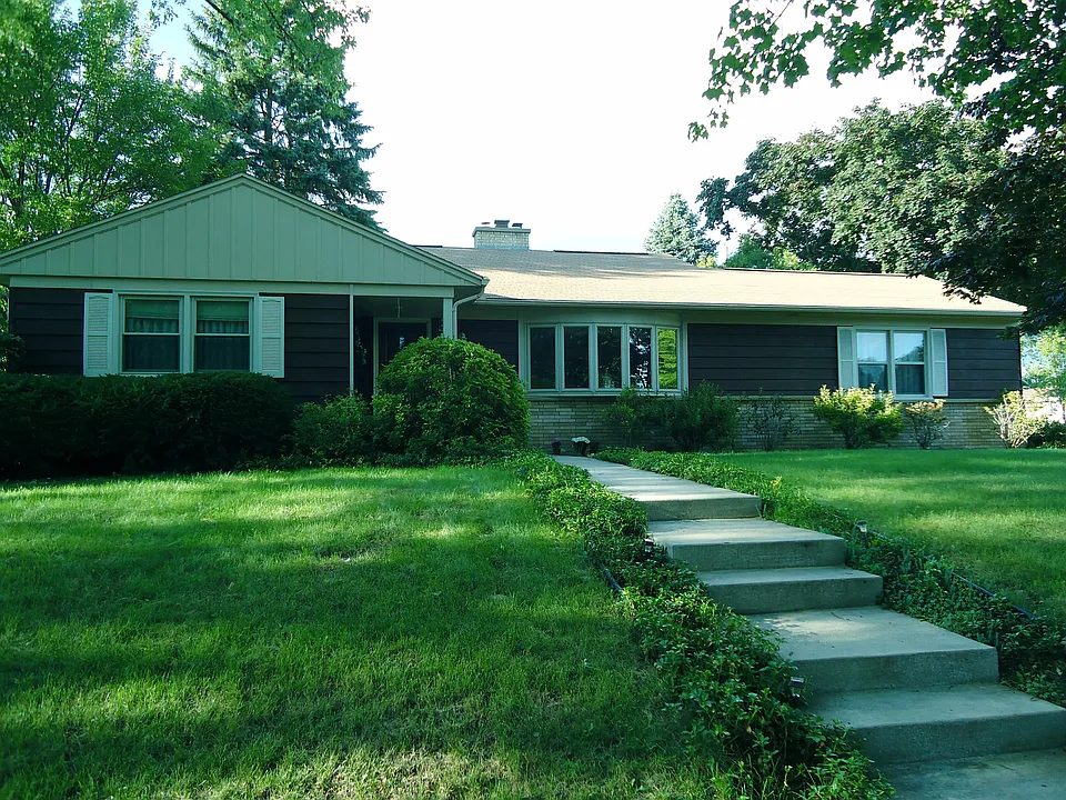 4402 Herrick Ln