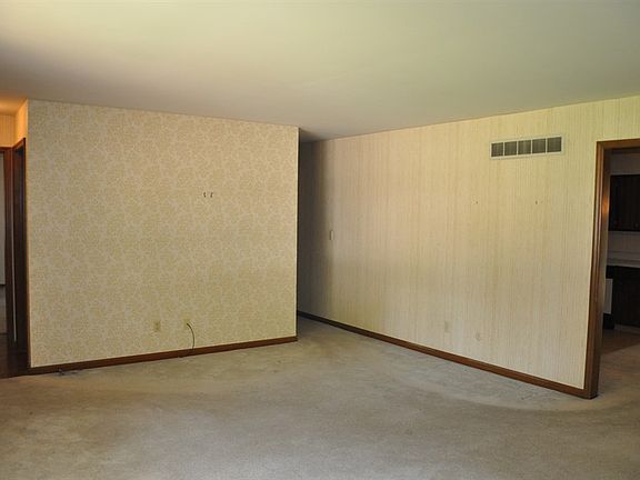 4th image of 825 Irvin Ave