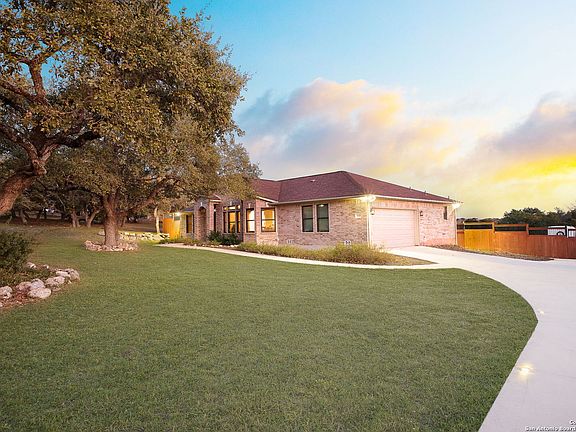 5th image of 214 Deer Cross Ln.