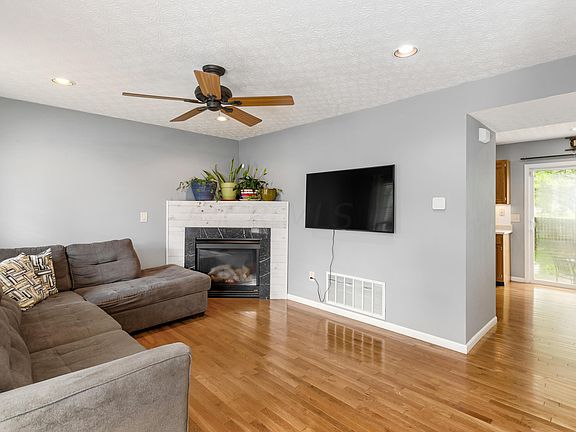 4th image of 2403 Creek View Pl