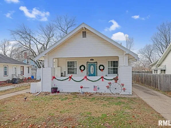 909 N 4th St, Pekin, IL 61554