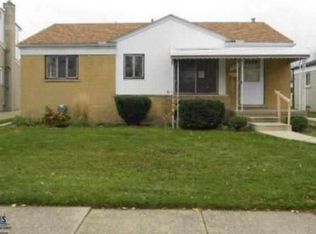 22404 Lanse St, Saint Clair Shores, MI 48081