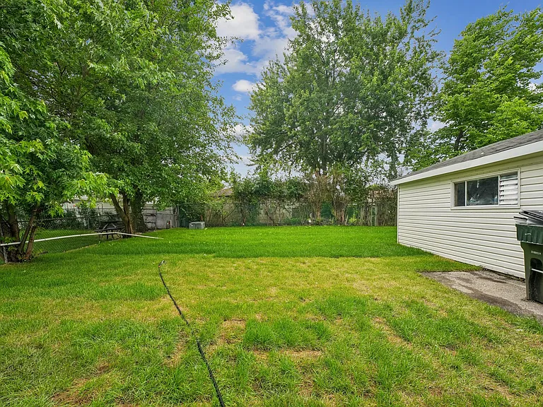 867 Harris Dr — Photo 23