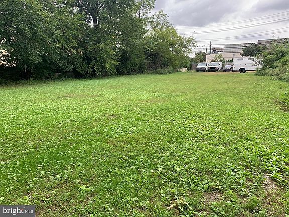 3rd image of 800 W Maple Ave
