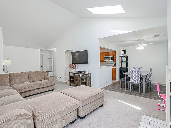 5th image of 37 Ashburn Ct Unit Z2