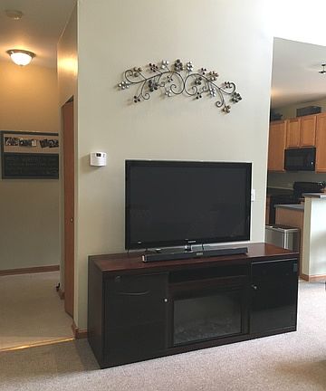 3rd image of 311 Robin Glen Ln