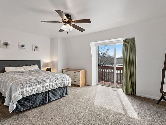 4th image of 690 Illiamsburg Cir