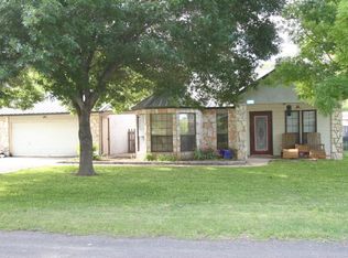 210 Bumble Bee Dr, Ingram, TX 78025