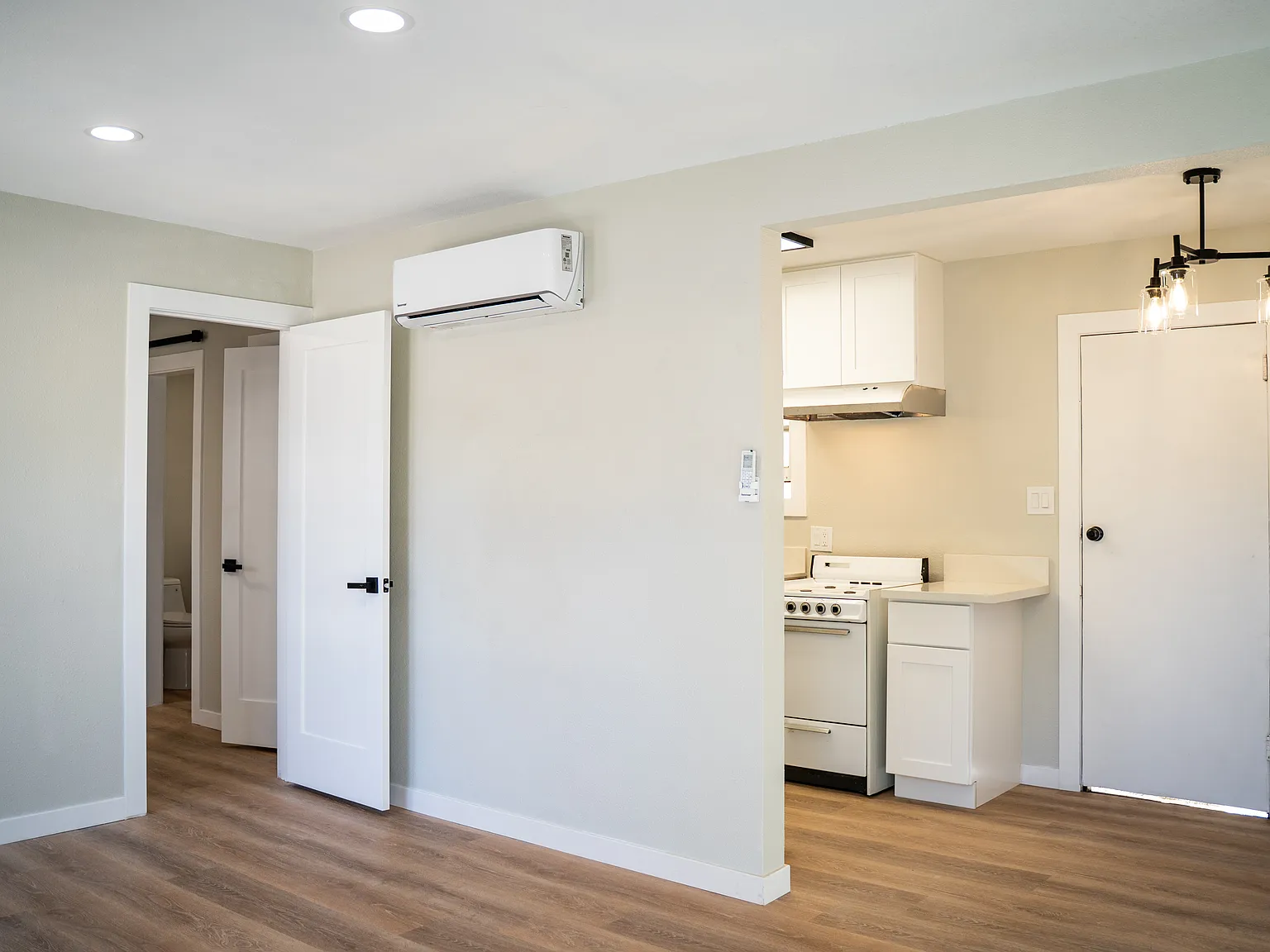 1 bed, 550 sqft, $2,100 — Photo 1