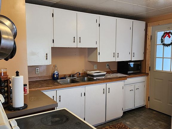 5th image of 725 Carrie St