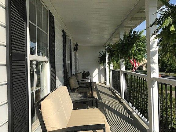 5th image of 613 Emmett Creek Ln