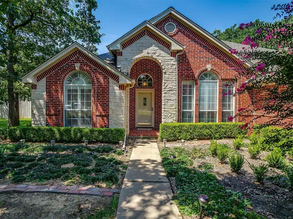 3912 Creekside Ct, Burleson, TX 76028