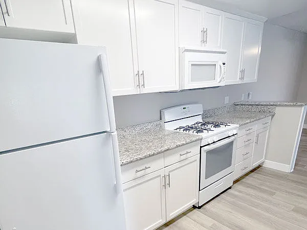 Casa Monterrey Apartments — Photo 13