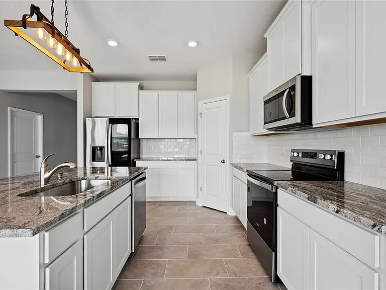 2560 Warren Acres Blvd — Photo 9