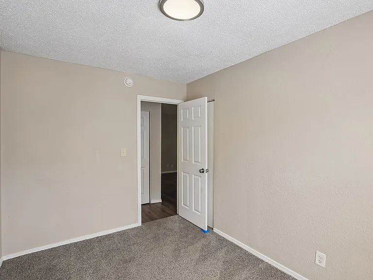 Pleasant Grove Apartments — Photo 17
