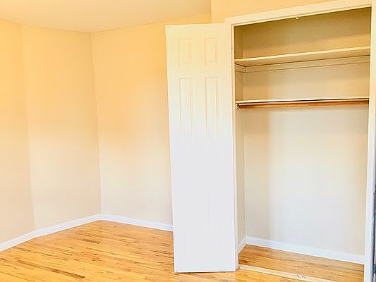 5th image of 121 Jefferson Ave #27