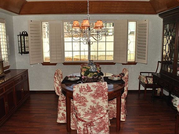 Formal Dining