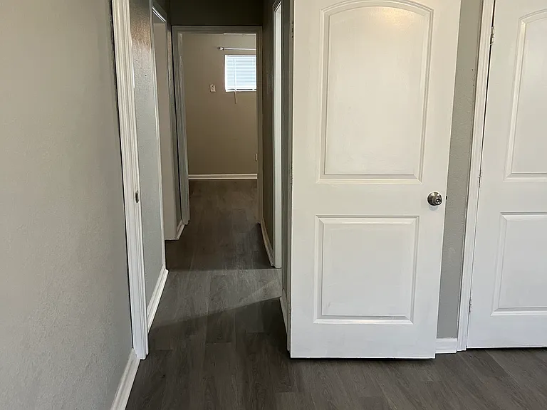 5106 Wipprecht St #4 — Photo 5